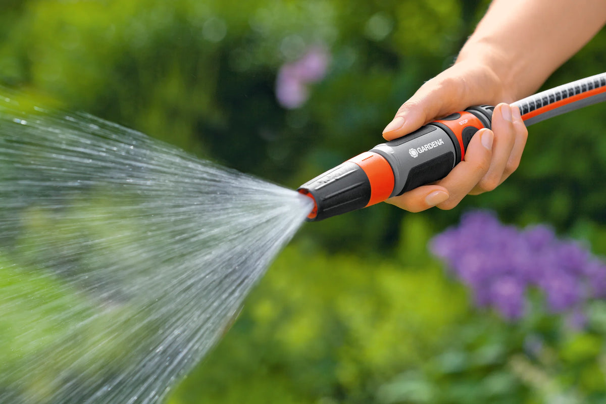 Gardena tisztító locsoló, fokozatmentesen állítható vízsugárral