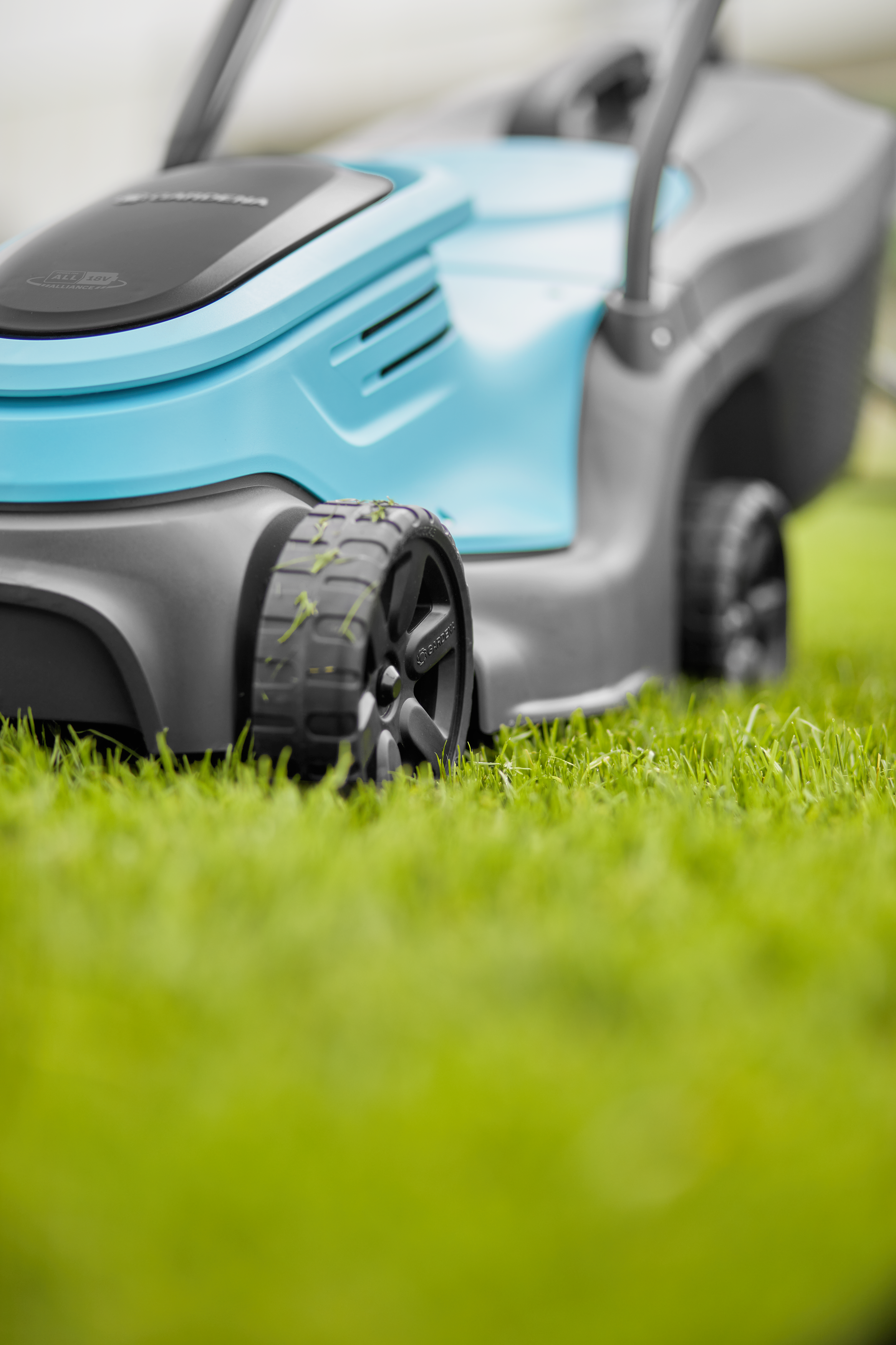 PowerMax 30/18V P4A Akkumulátoros 
fűnyíró akkumulátorral