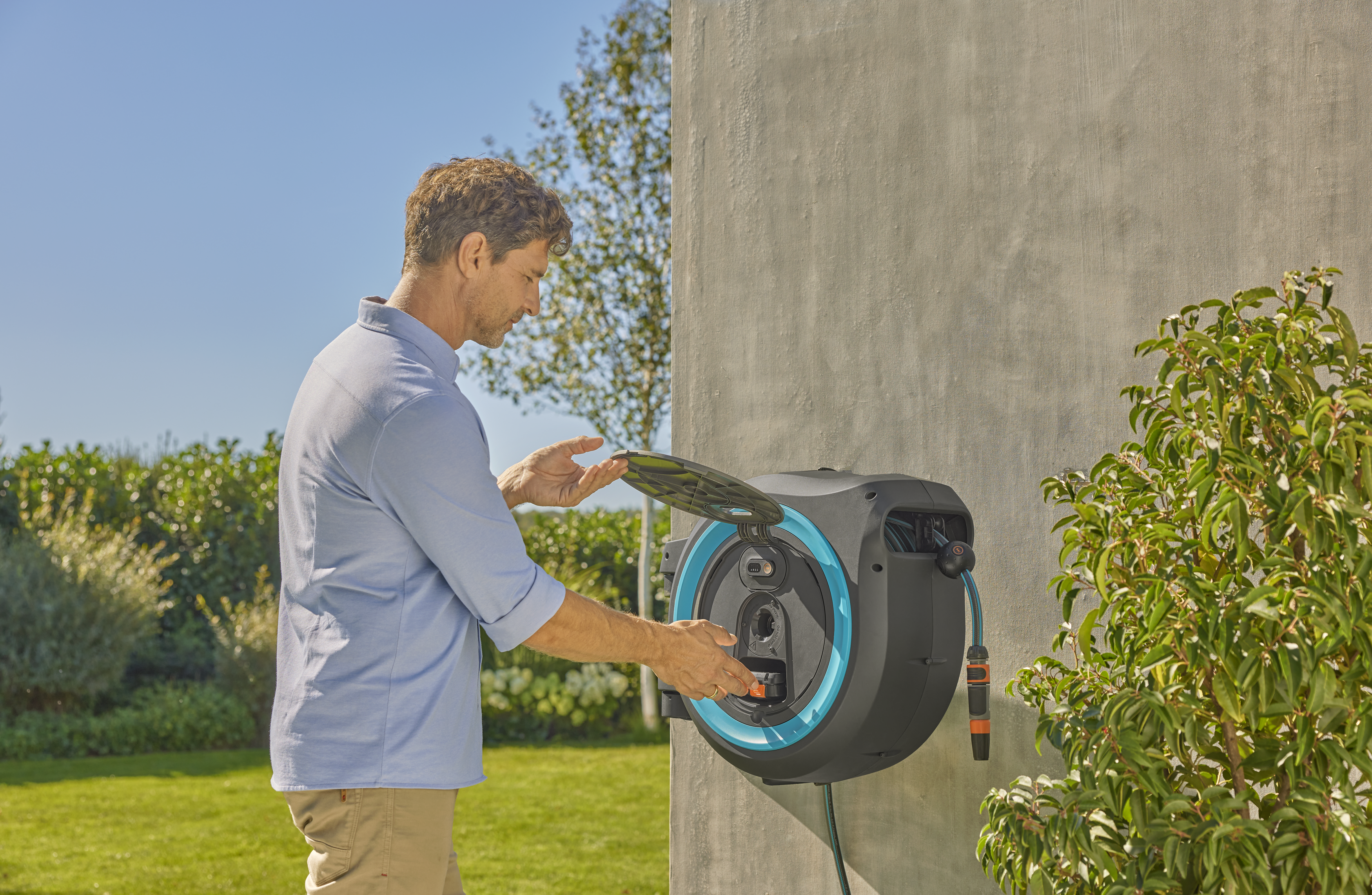 Battery-powered wall-mounted hose box PowerRoll XL solo, 35 m hose, turquoise