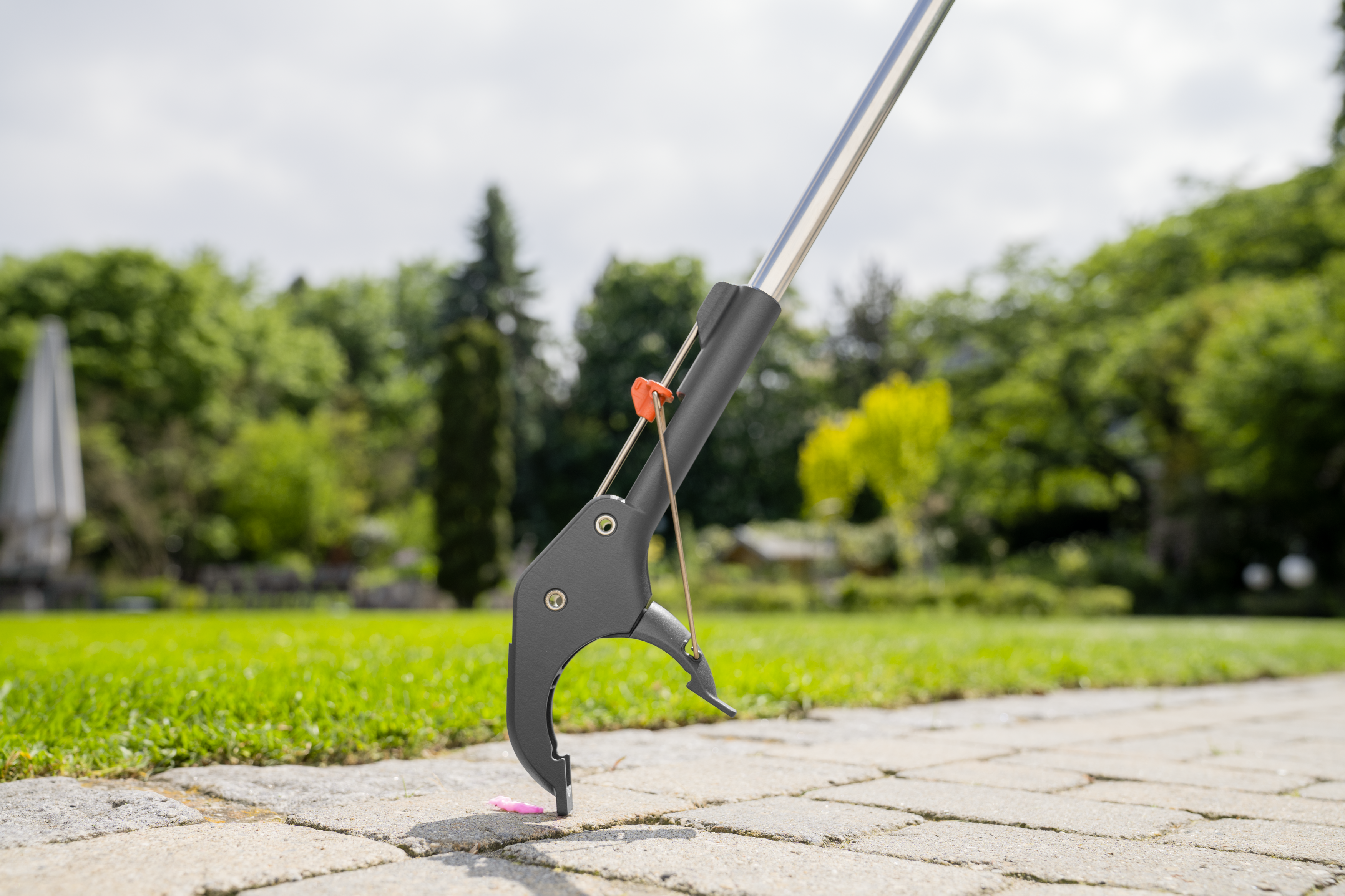Gripper 4 in 1, ergonomic grabber for various applications
