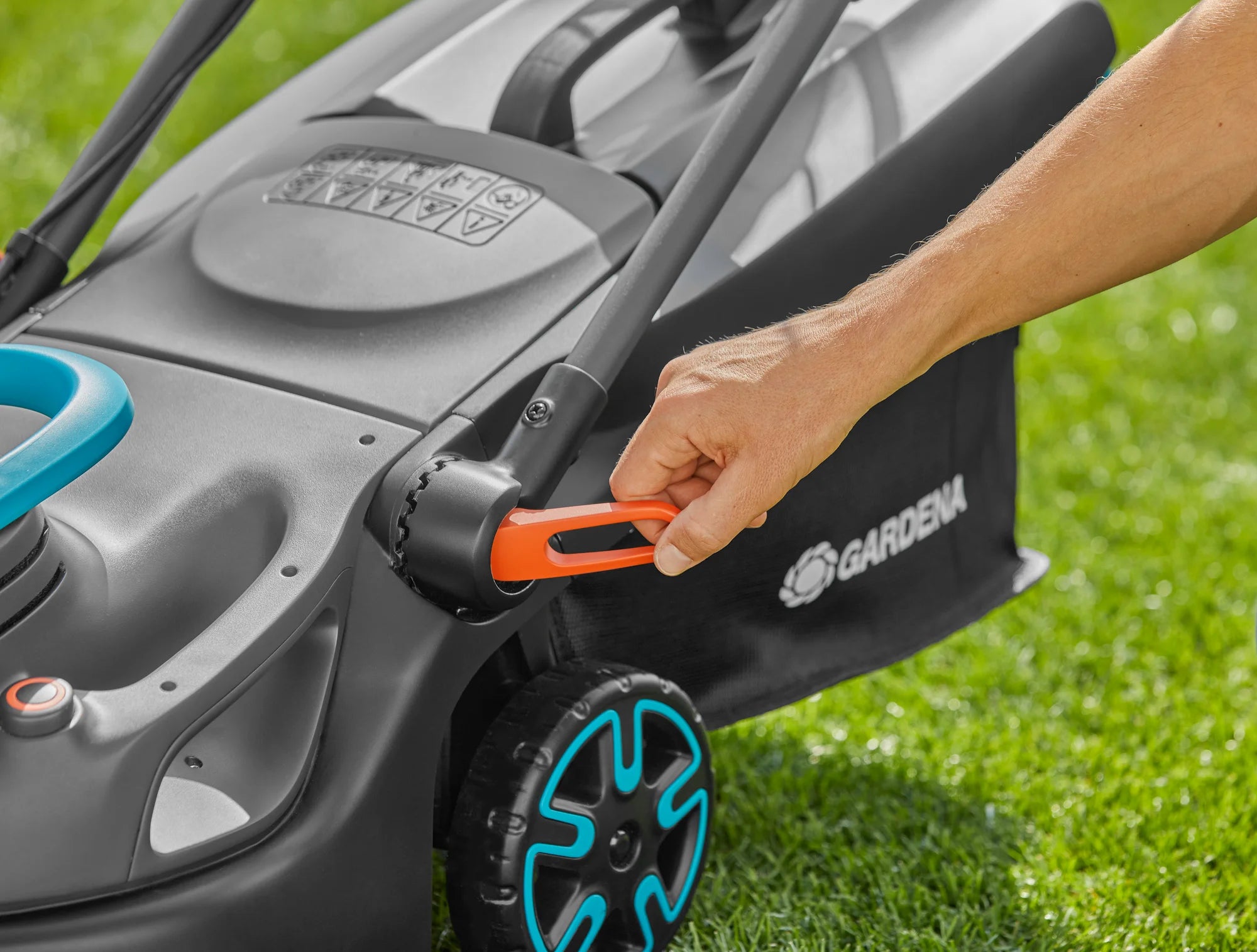 Gardena PowerMax 37/36V P4A akkumulátoros fűnyíró - akkumulátor nélkül