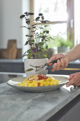 Gardena GripCut Szüretelő Olló részletek – rozsdamentes acél pengék és integrált fogó mechanizmus
